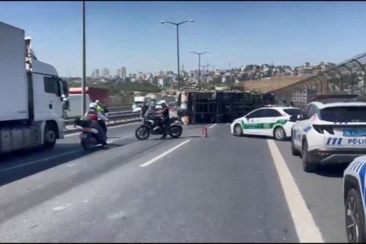 Trafiği kilitleyen kaza: Araçlar adım adım gidiyor