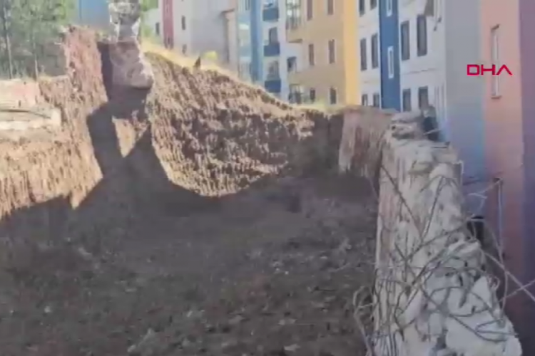 Erzurum'da heyelan: 70 ev boşaltıldı