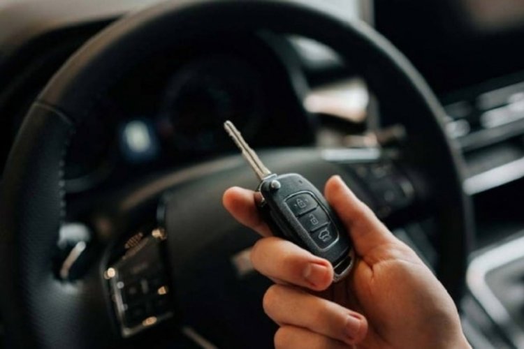 Arabanın motor ömrünü yarıya indiren hata: Farkında olmadan herkes yapıyor