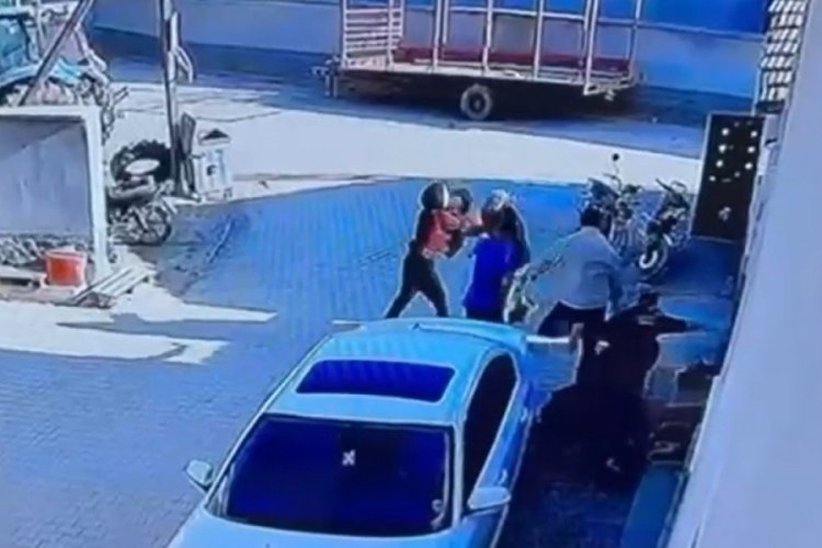 Kadınların saç baş sokak kavgası kamerada