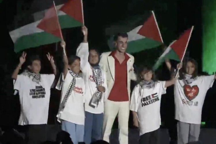 Ebo Gazze'yi unutmadı: Sahne öncesi 'Özgür Filistin' sloganları