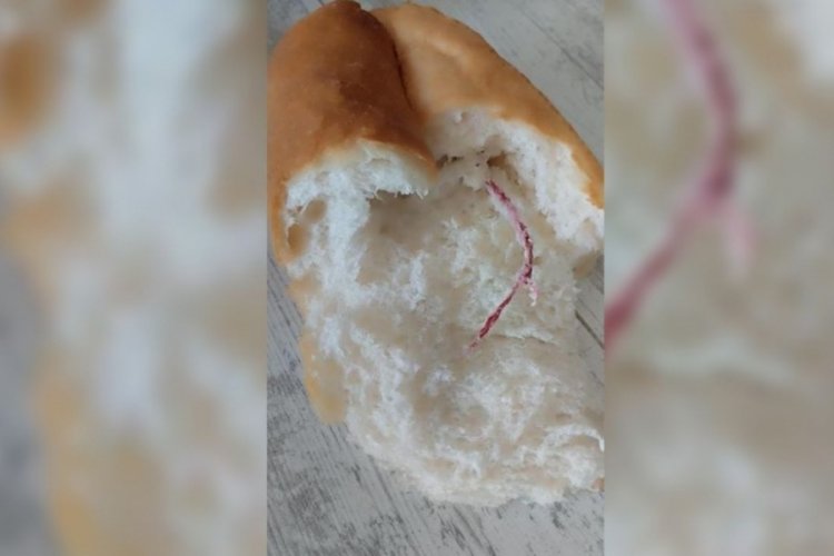 Marketten ekmek aldı! İçinden çıkanı görünce inanamadı...