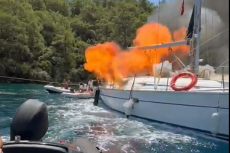Özel tekne denizin ortasında cayır cayır yandı