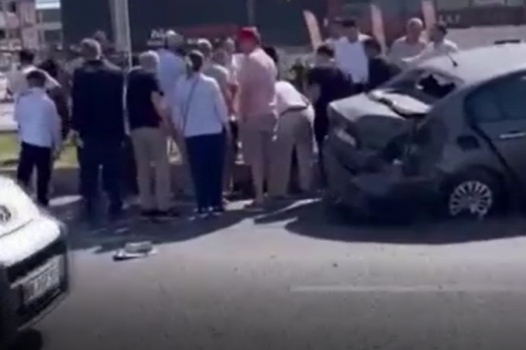 Bursa'da 4 araç birbirine girdi! Çok sayıda yaralı var...