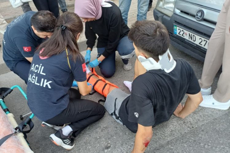 Göl yolunda faciadan dönülen motosiklet kazası! Genç sürücü kamyonun altında kalmaktan son anda kurtuldu..