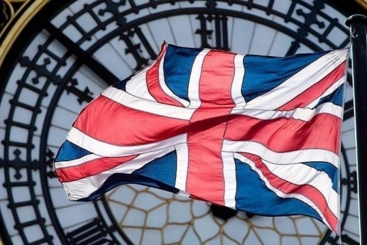 Fitch İngiltere'nin kredi notunu teyit etti