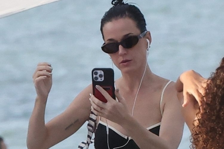 Katy Perry konser ekibiyle Miami sahilinde tatil yaptı