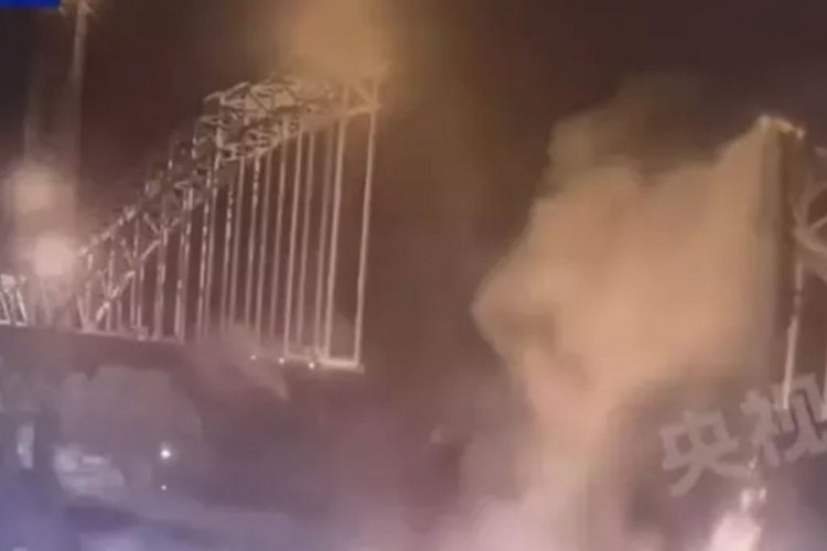 Yapımı devam eden köprü çöktü: Ölü ve yaralılar var