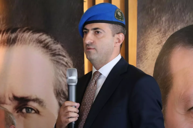 AK Partili Çelebi, komando beresiyle ikna turunda