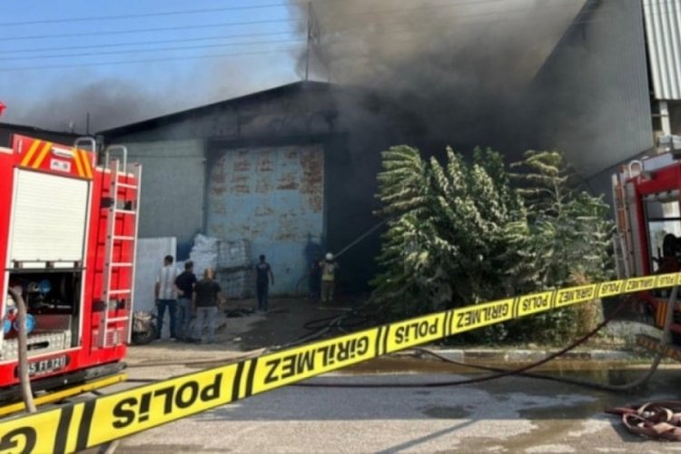 Manisa'da yangın: 2 iş yeri küle döndü