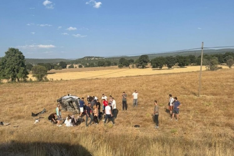 Kütahya'da otomobil tarlaya uçtu: 5 yaralı