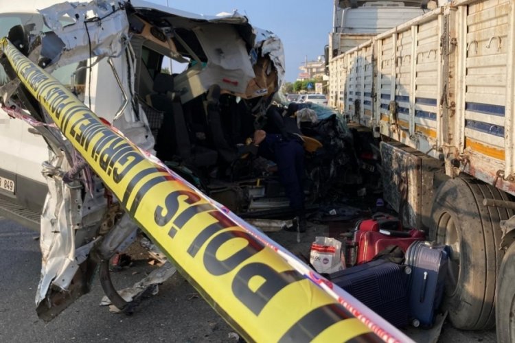 Öğrencileri tatile götüren minibüs kaza yaptı! 2 ölü, çok sayıda yaralı var...