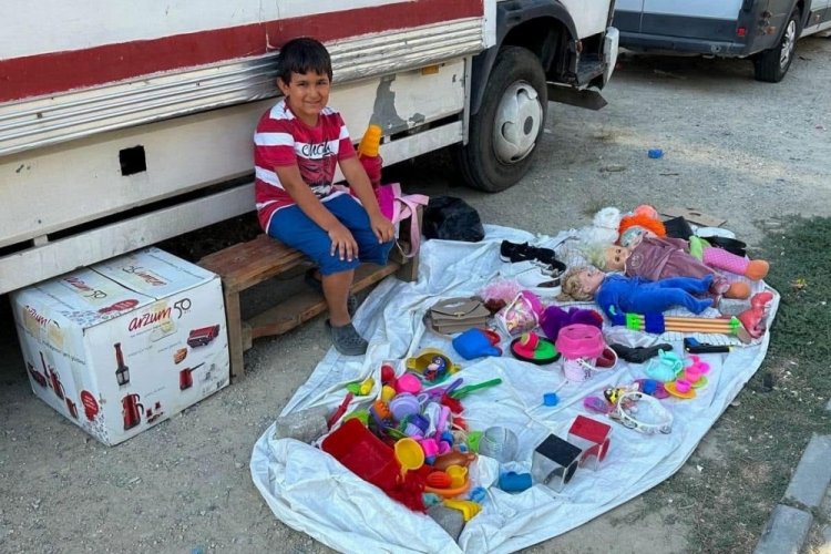 Bisiklet parası kazanmak için tezgah açan çocuklar, hayallerine erken kavuştu