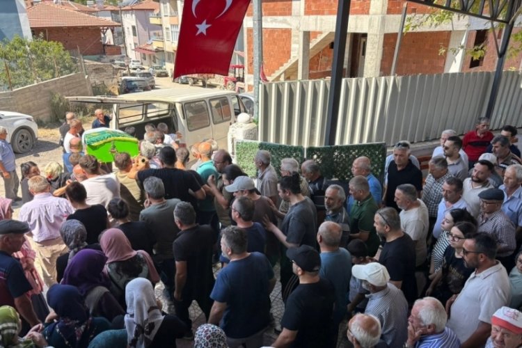 İstanbul'da evinde ölü bulunan üniversiteli genç kız Amasya'da defnedildi 
