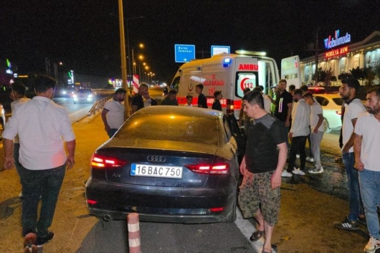 Bursa'da trafik kazası! Direksiyon hakimiyetini kaybedince bariyerlere çarptı...