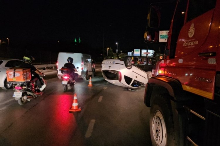 Kontrolden çıkan araç kaldırıma çarparak takla attı