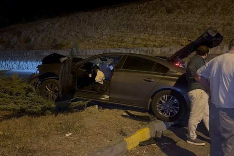 Ters yola giren otomobil, karşı yönden gelen başka araca çarptı: 1 yaralı