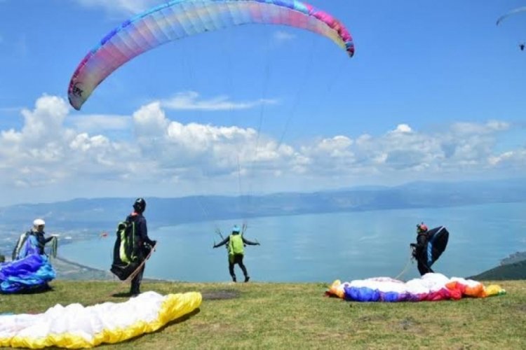Bursa'da yamaç paraşütleri gökyüzünü renklendirdi!