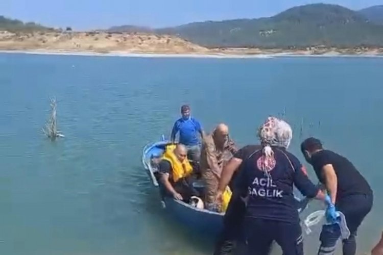 Barajdan su almaya çalışan eğitim uçuşu kalkamayarak düştü