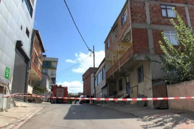 Üç katlı bina çökme tehlikesi nedeniyle tahliye edildi