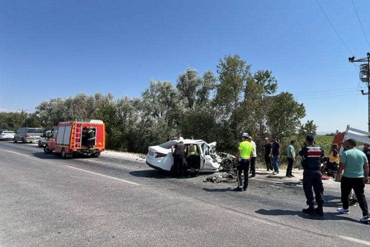 Konya'da otomobil kamyonetle çarpıştı: 1 ölü, 5 yaralı