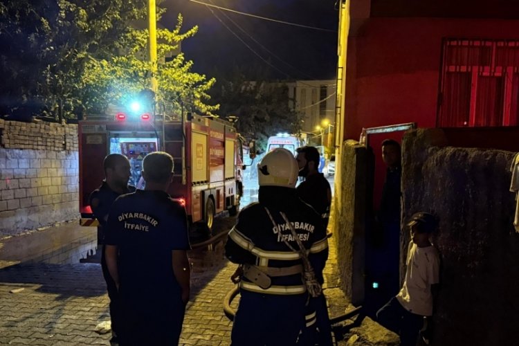 Diyarbakır'da bir evde patlama sonrası yangın çıktı: 1'i ağır 4 yaralı 