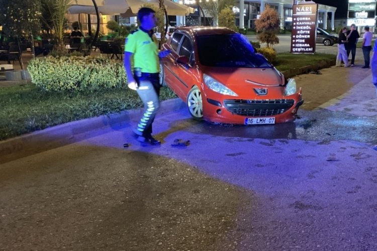 Bursa'da kontrolden çıkan araç takla attı! Yaralı var...