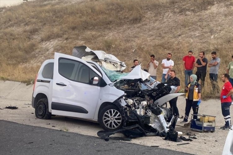 Tıra arkadan çarpan aracın sürücüsü hayatını kaybetti