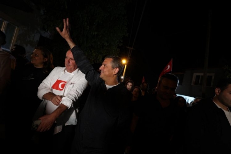 CHP Genel Başkanı Özel, Zafer Yolu'ndan Kocatepe'ye yürüdü