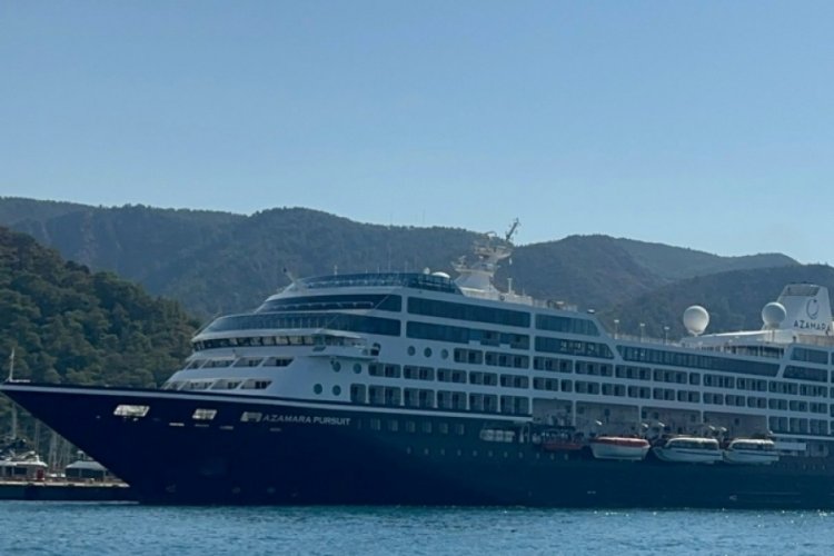 Marmaris'e iki dev yolcu gemisi geldi