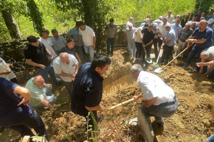 Derede ölü bulunan adamın cenazesi defnedildi