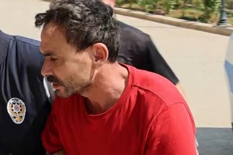 Evinin balkonundan pompalı tüfekle ateş açtı