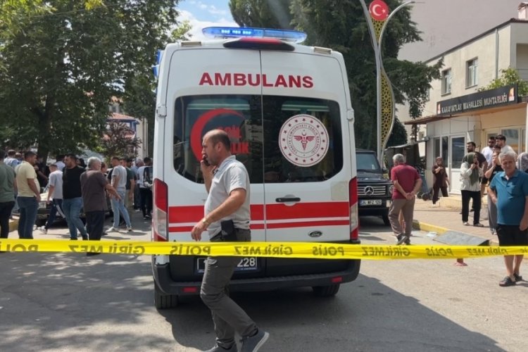 Husumetlisine ateş açtı, kurşunlar yoldan geçen genç kadına da isabet etti
