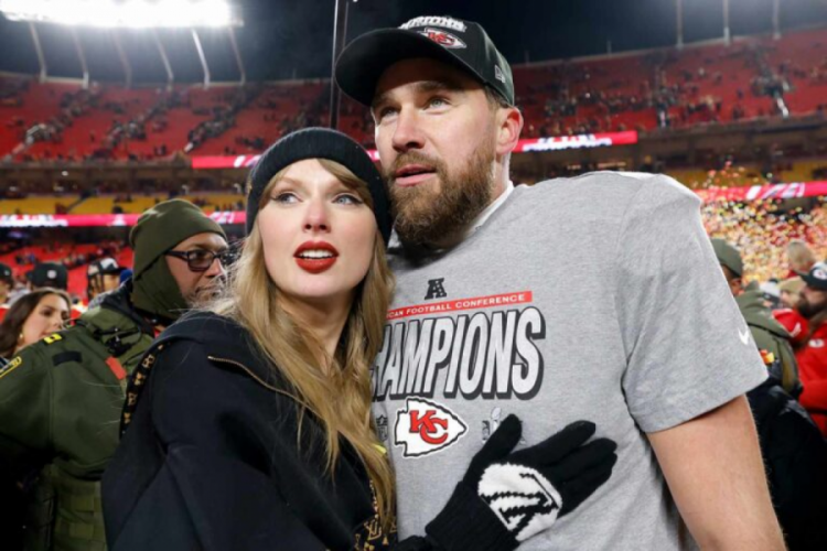 ABD'li şarkıcı Swift ve Amerikan futbolu oyuncusu Kelce nişanlandıklarını duyurdu