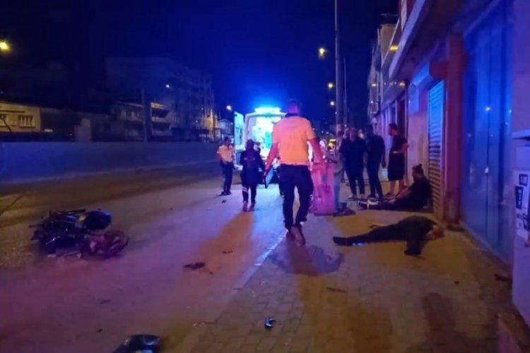 Bursa'da motosiklet ile dükkana girdi!