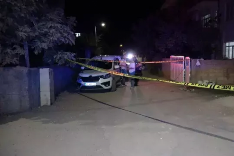 Küçük çocuk, annesine şiddet uygulayan babasını bıçakladı