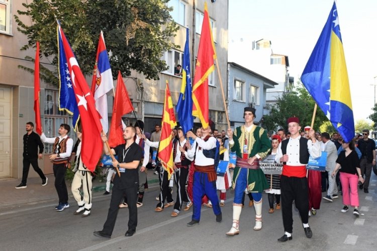 Bursa Balkan Festivali renkli görüntülerle start aldı!