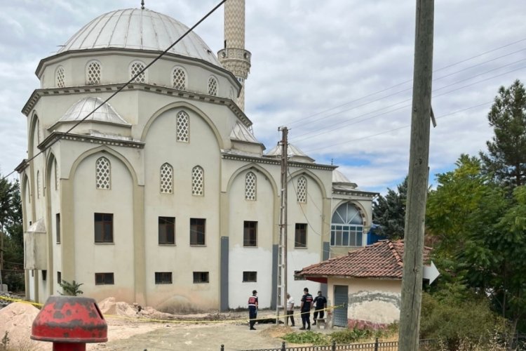 Cami kubbesinden düşen şahıs hayatını kaybetti 