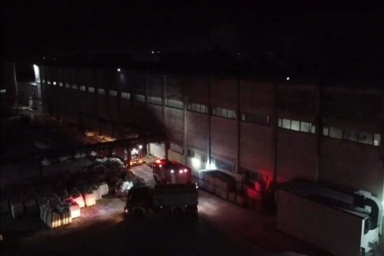 Kağıt fabrikasında yangın çıktı! Ekiplerin müdahalesi sürüyor...