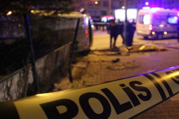 Bursa'da feci kaza! Bariyerlere çarptı