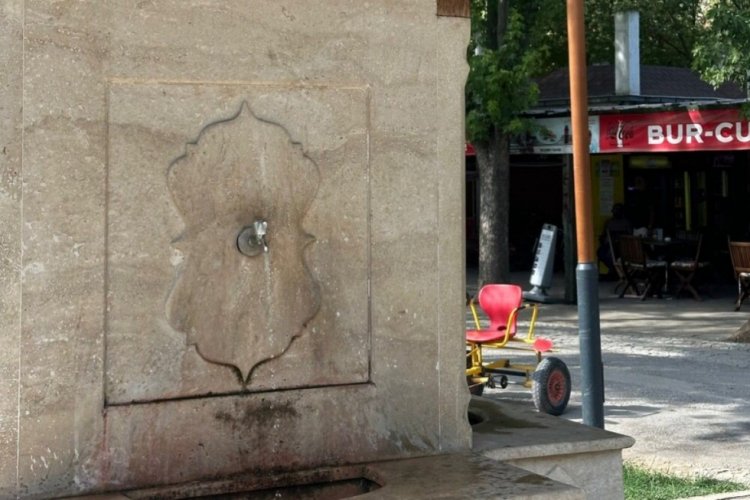 Bursa'da su israfı! Boşa akan çeşmelerden biri...