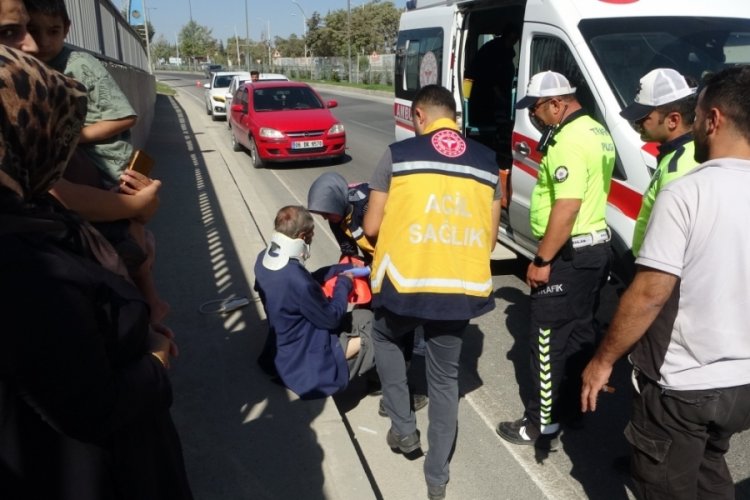 Yolu karıştırarak alt geçide giren yaşlı adama otomobil çarptı