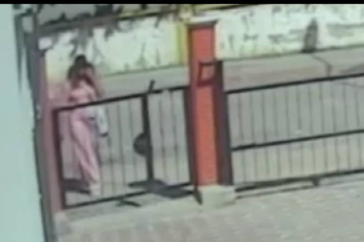 Kapı kırıp eve giren kadın hırsızlar, 200 bin liralık altın çaldı