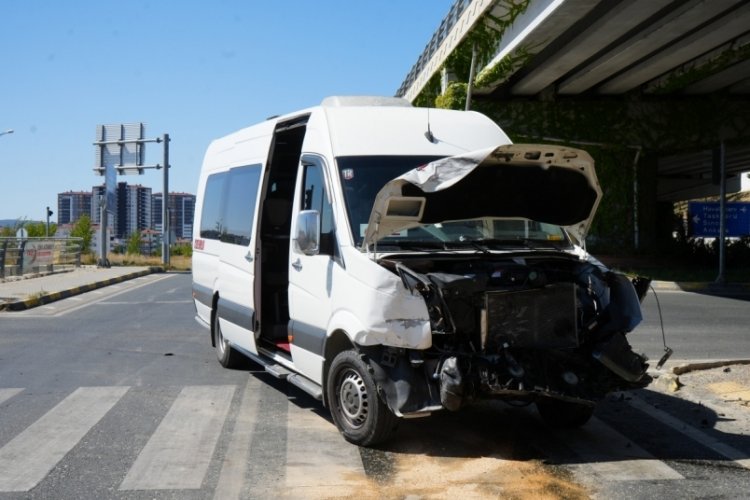 Kastamonu'da yolcu minibüsü ile hafif ticari araç çarpıştı: 10 yaralı