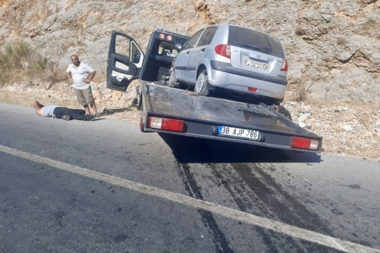 Otomobil ile çekici çarpıştı! Çok sayıda yaralı var...