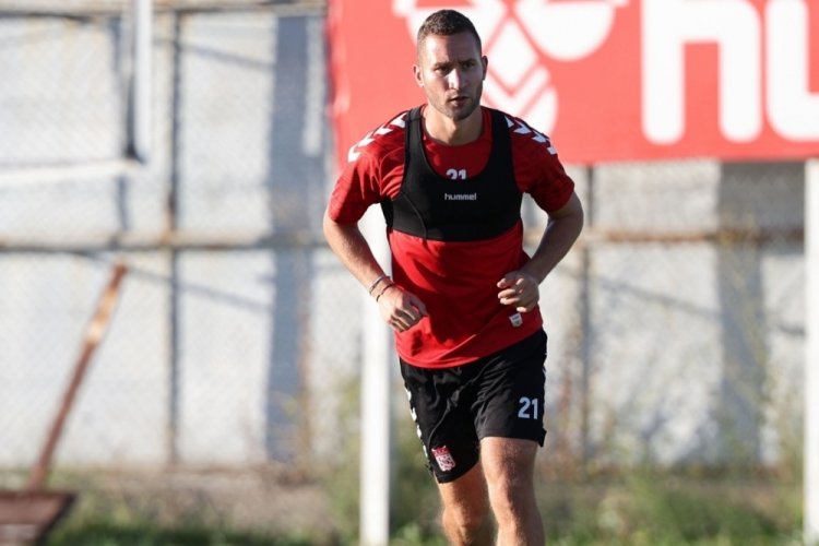 Sivasspor'da Simic, Sabah FC'ye transfer oldu