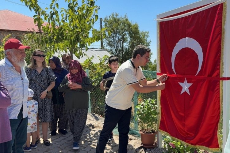 Şehidin ismi köy meydanına verildi