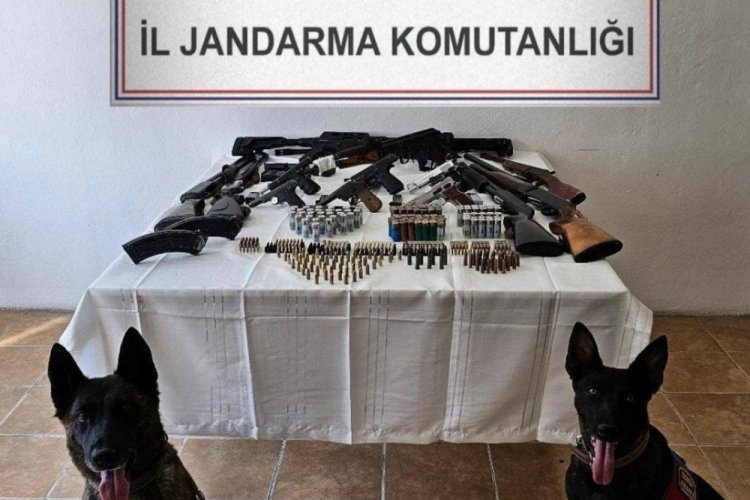 Kağızman'da çok sayıda silah ve mühimmat ele geçirildi 