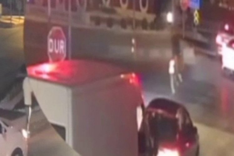 Çorum'da kırmızı ışıkta geçen motosiklete cip çaptı