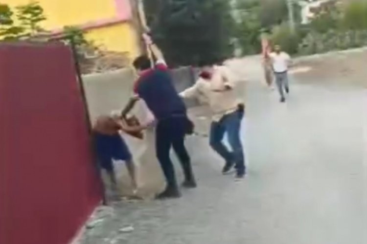 Polise taşlı yumruklu saldırı!